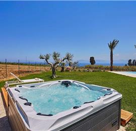 3 bedroom villa with infinity pool and jacuzzi, Scopello, sleeps 5-6